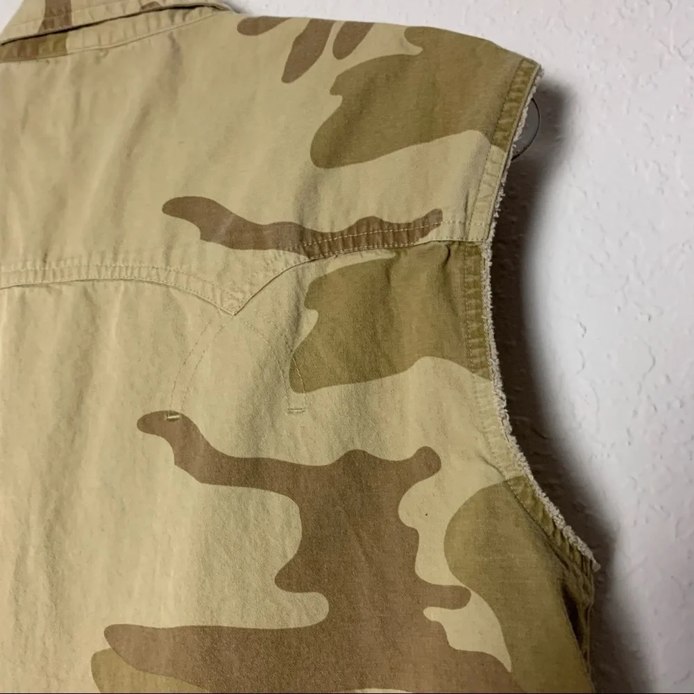 10.Deep Brown Camo Button-Down Vest Shirt - Picture 6 of 7